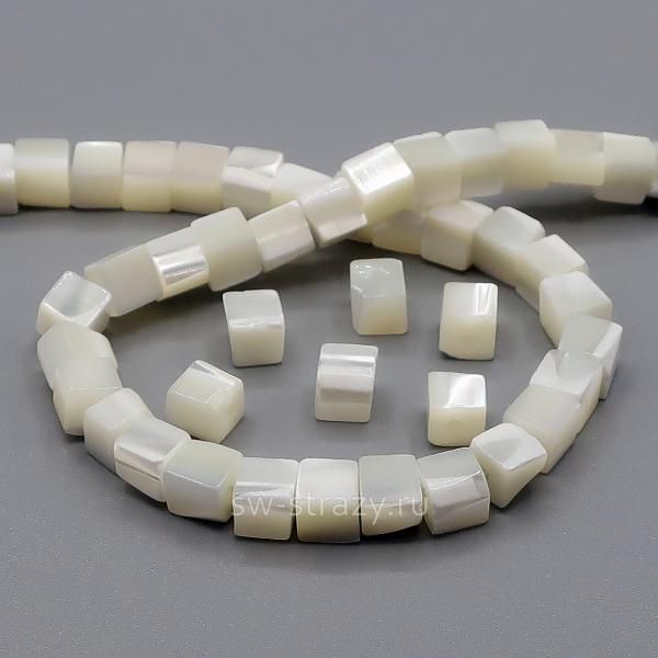 Бусина-куб из перламутра 5 мм белая