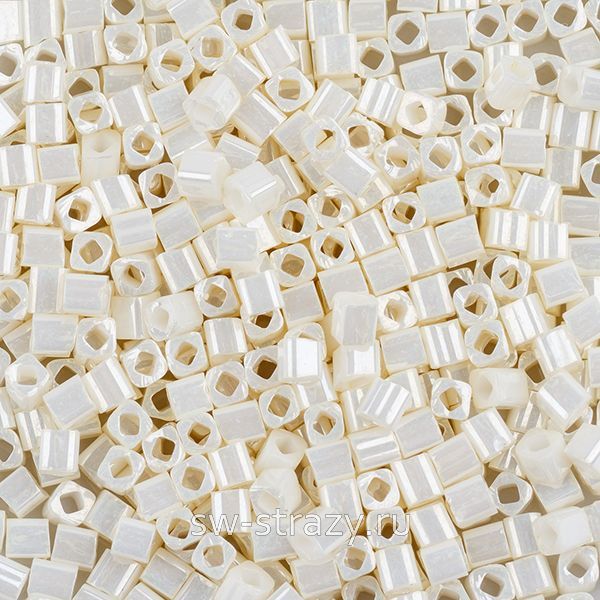 Бисер Cube 1,5 mm #0122 Молочный/перламутровый